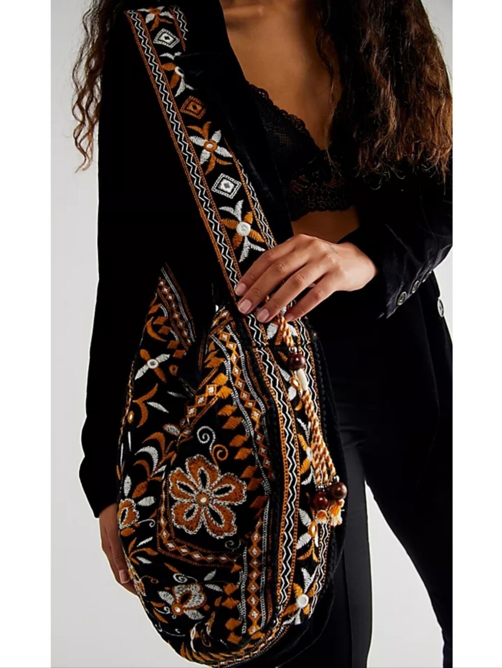 Free People RARE Vic Velvet Embroidered Slouchy Boho Bag In Moody Midnight - Picture 2 of 16